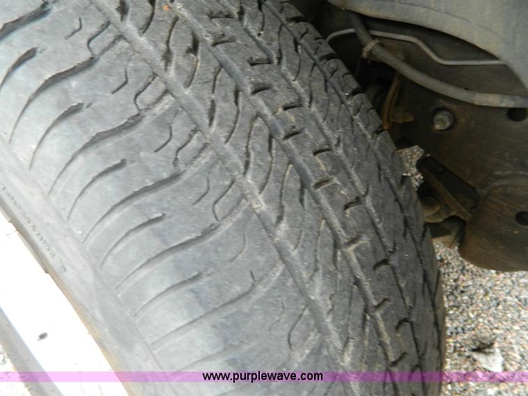 image for item H2482 2004 GMC Yukon Denali XL SVU