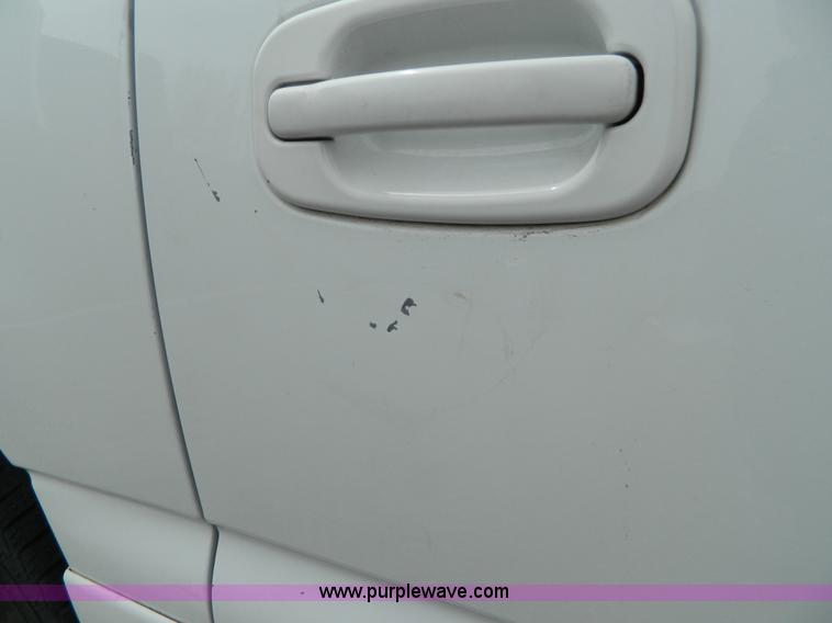 image for item H2482 2004 GMC Yukon Denali XL SVU