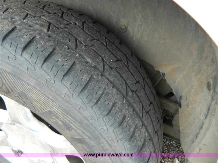 image for item H2482 2004 GMC Yukon Denali XL SVU