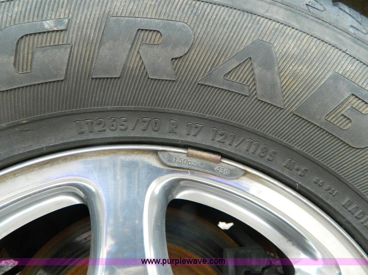 image for item H2482 2004 GMC Yukon Denali XL SVU