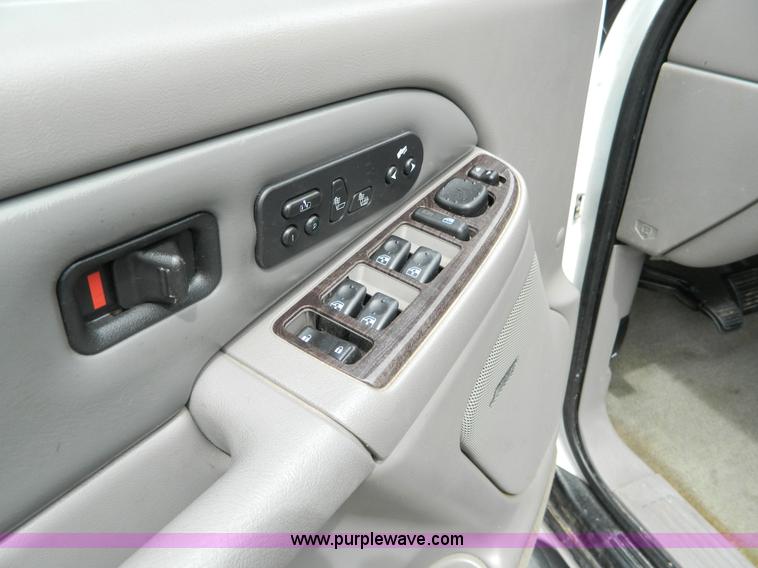 image for item H2482 2004 GMC Yukon Denali XL SVU