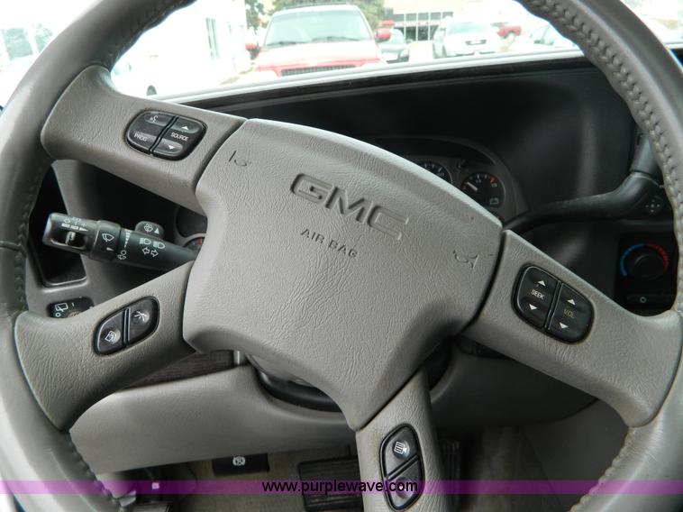 image for item H2482 2004 GMC Yukon Denali XL SVU