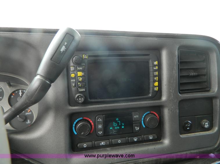 image for item H2482 2004 GMC Yukon Denali XL SVU