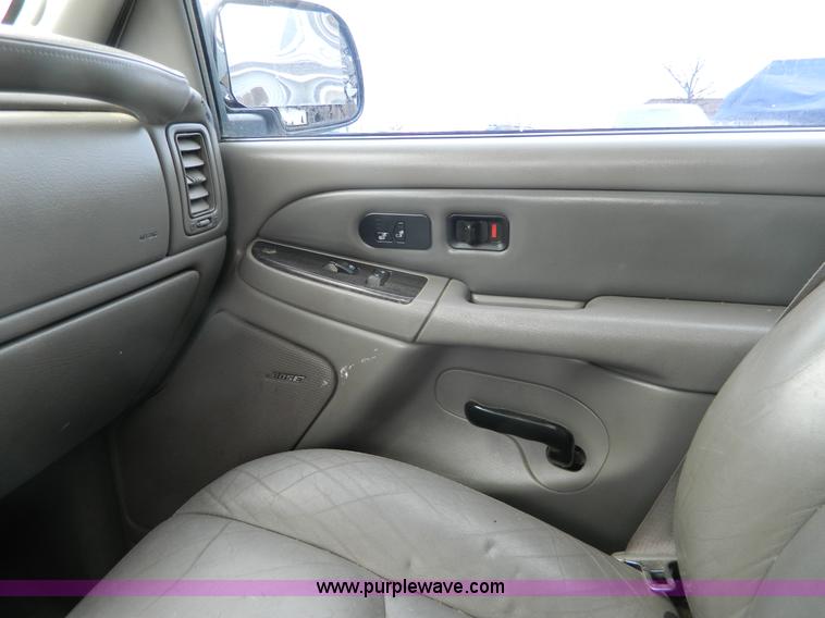 image for item H2482 2004 GMC Yukon Denali XL SVU