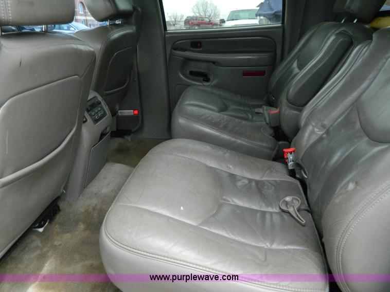 image for item H2482 2004 GMC Yukon Denali XL SVU