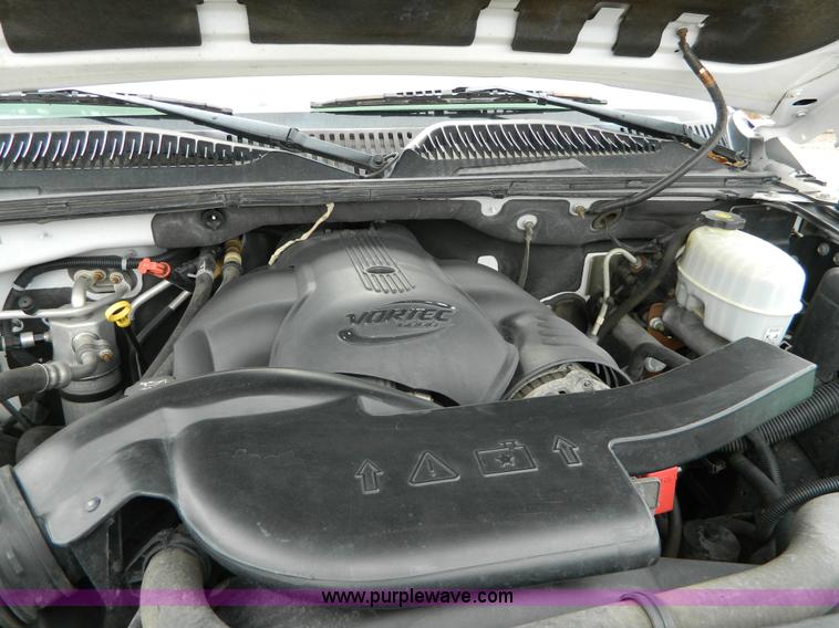 image for item H2482 2004 GMC Yukon Denali XL SVU