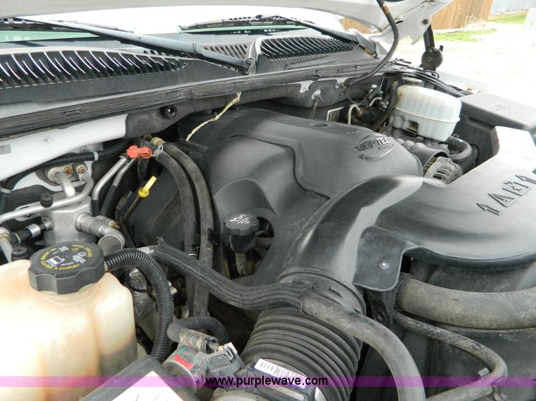 image for item H2482 2004 GMC Yukon Denali XL SVU