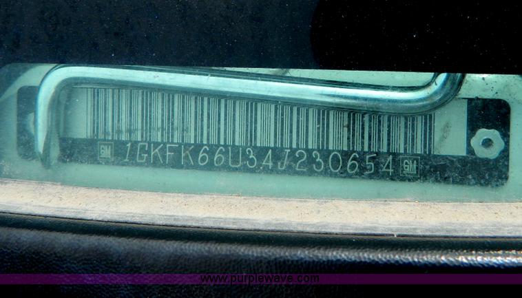 image for item H2482 2004 GMC Yukon Denali XL SVU