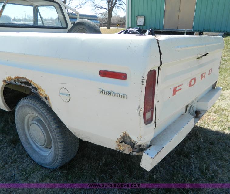 image for item H2488 1976 Ford F100 pickup truck