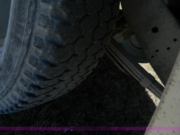 image for item H2488 1976 Ford F100 pickup truck