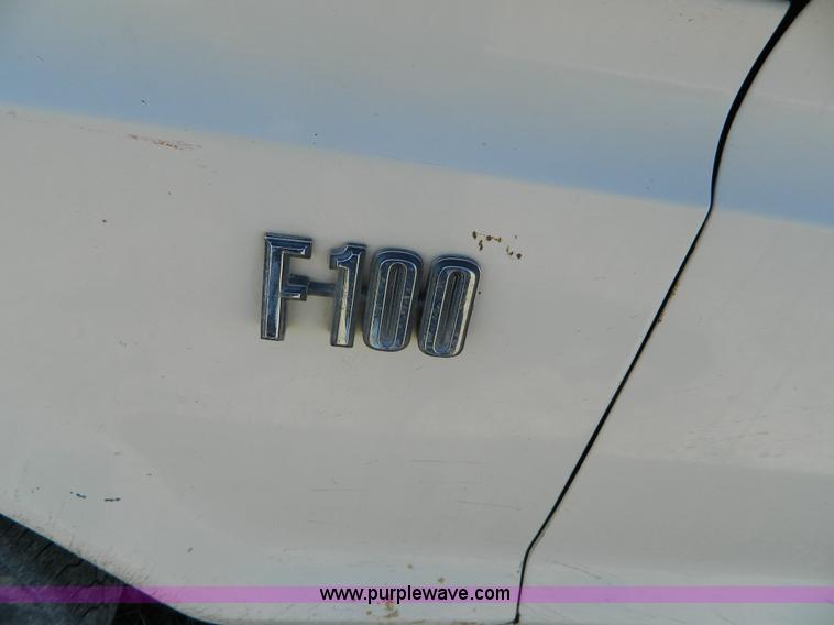 image for item H2488 1976 Ford F100 pickup truck