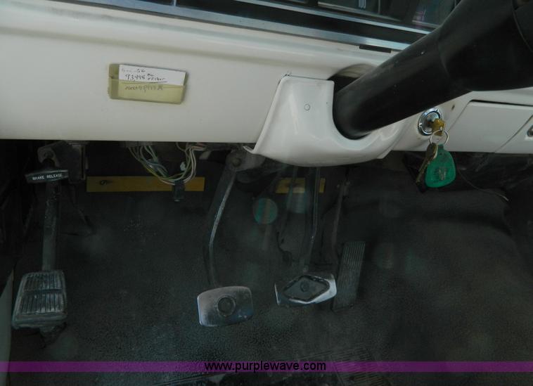 image for item H2488 1976 Ford F100 pickup truck