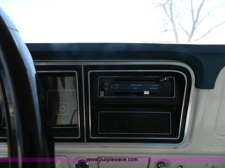 image for item H2488 1976 Ford F100 pickup truck