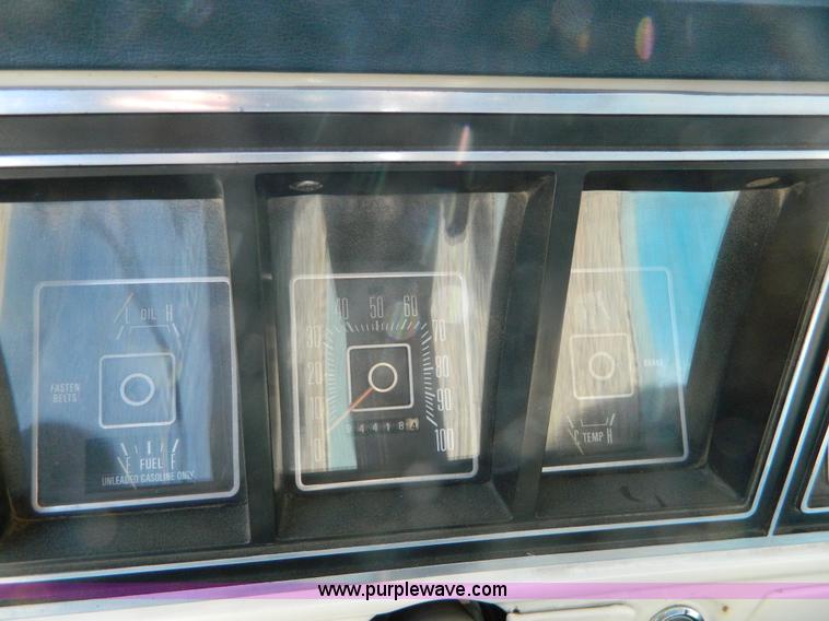 image for item H2488 1976 Ford F100 pickup truck