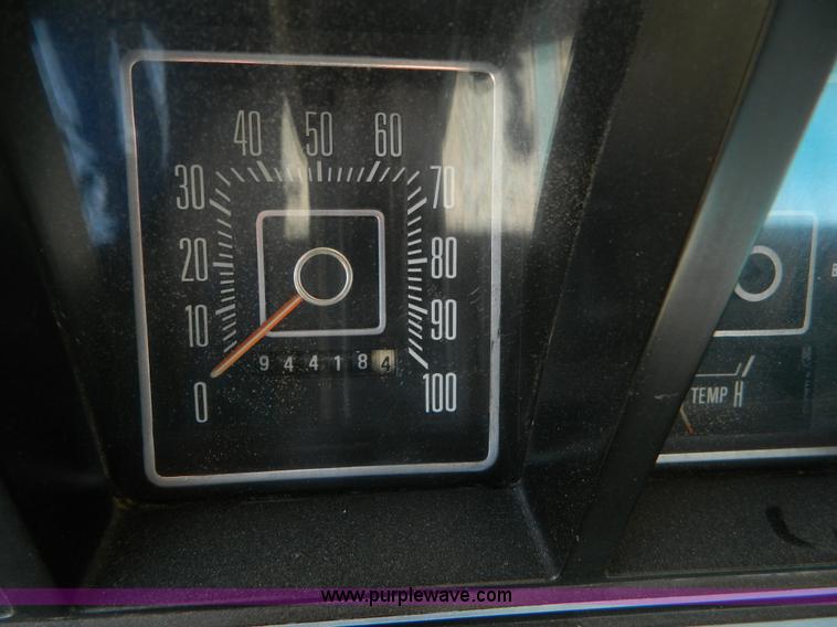 image for item H2488 1976 Ford F100 pickup truck