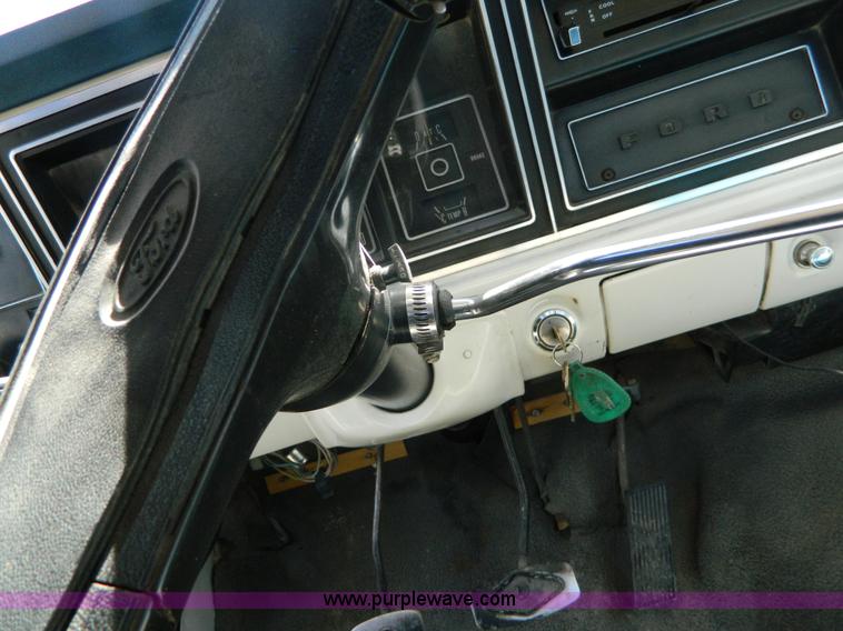 image for item H2488 1976 Ford F100 pickup truck
