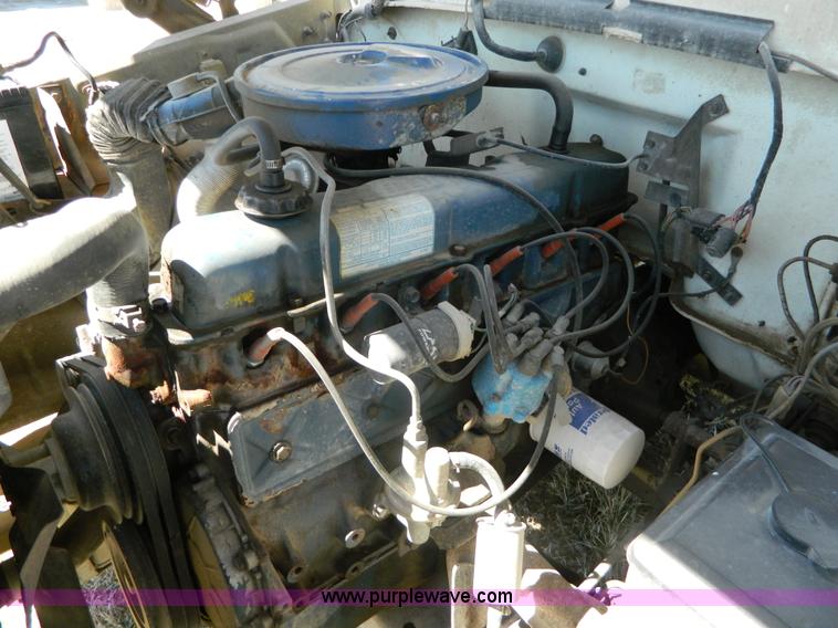 image for item H2488 1976 Ford F100 pickup truck