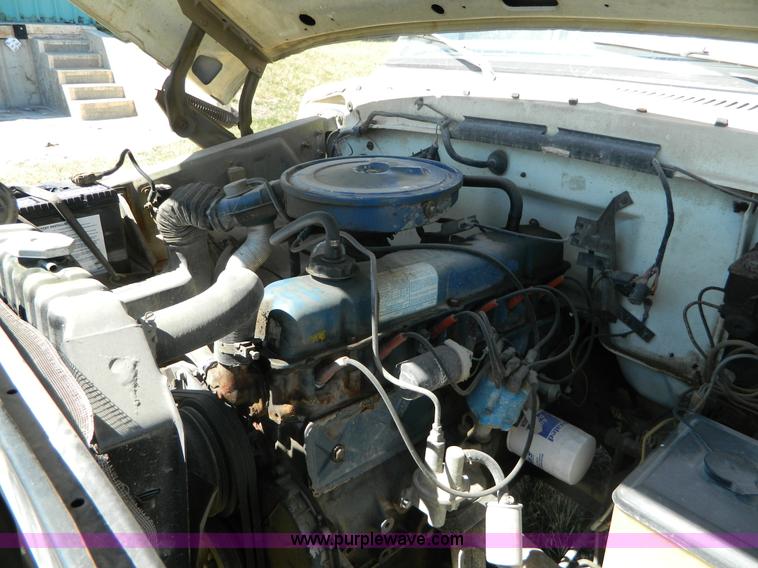 image for item H2488 1976 Ford F100 pickup truck