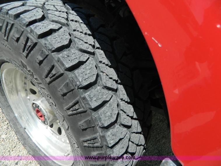 image for item H2489 1991 Toyota DLX Xtracab pickup truck