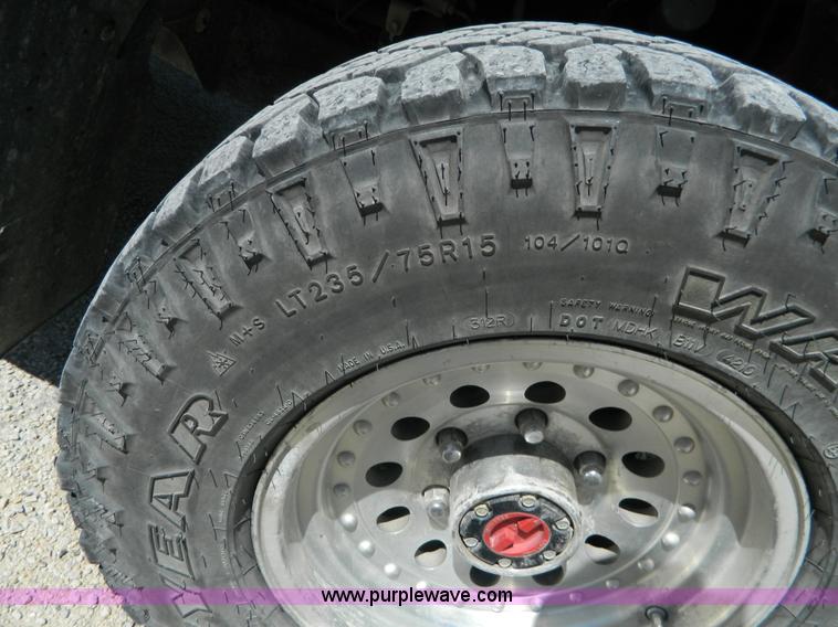 image for item H2489 1991 Toyota DLX Xtracab pickup truck