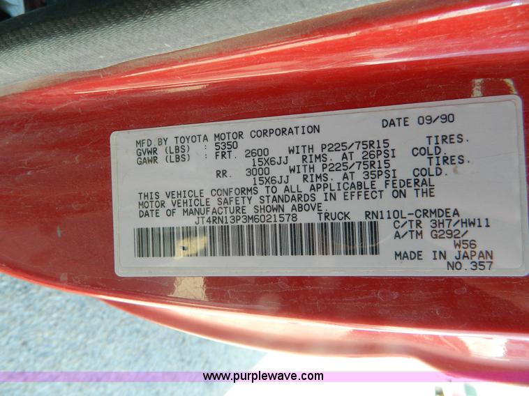 image for item H2489 1991 Toyota DLX Xtracab pickup truck