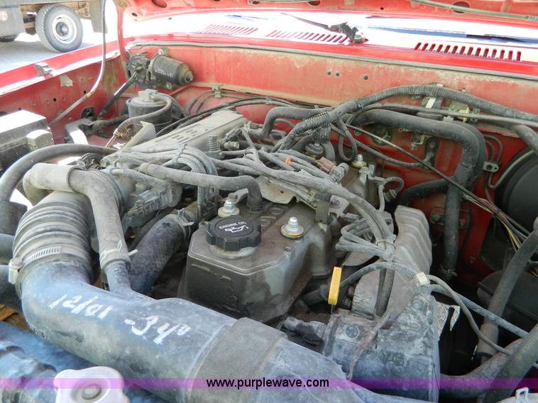 image for item H2489 1991 Toyota DLX Xtracab pickup truck