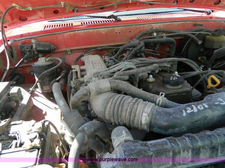 image for item H2489 1991 Toyota DLX Xtracab pickup truck