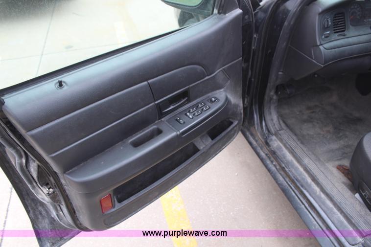 image for item H6001 2007 Ford Crown Victoria Police Interceptor