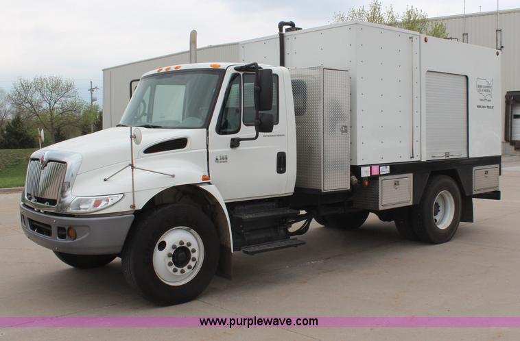 image for item H6014 2005 International DuraStar 4300 sewer jetter truck