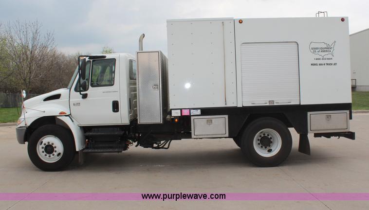 image for item H6014 2005 International DuraStar 4300 sewer jetter truck