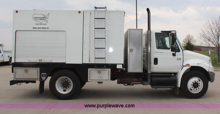 image for item H6014 2005 International DuraStar 4300 sewer jetter truck