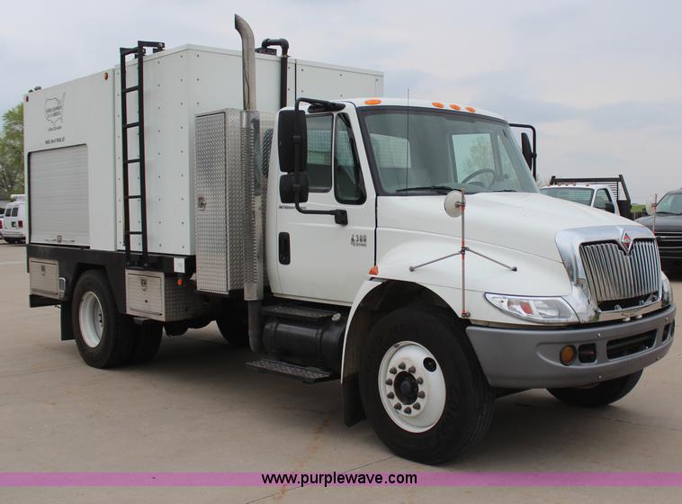 image for item H6014 2005 International DuraStar 4300 sewer jetter truck