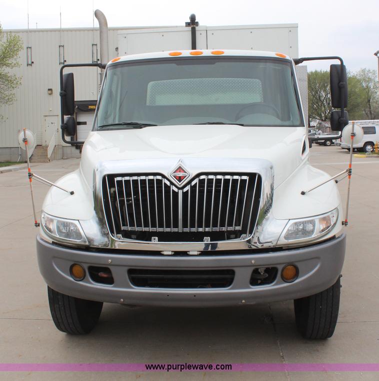 image for item H6014 2005 International DuraStar 4300 sewer jetter truck