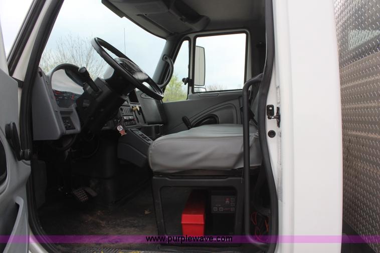 image for item H6014 2005 International DuraStar 4300 sewer jetter truck