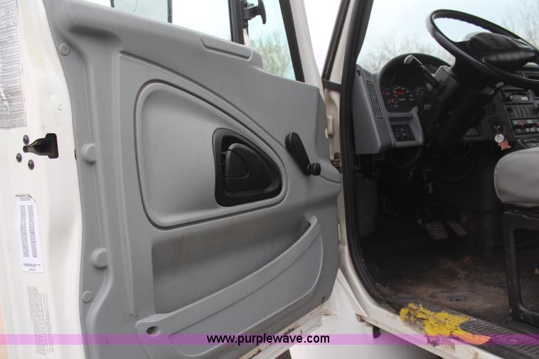 image for item H6014 2005 International DuraStar 4300 sewer jetter truck