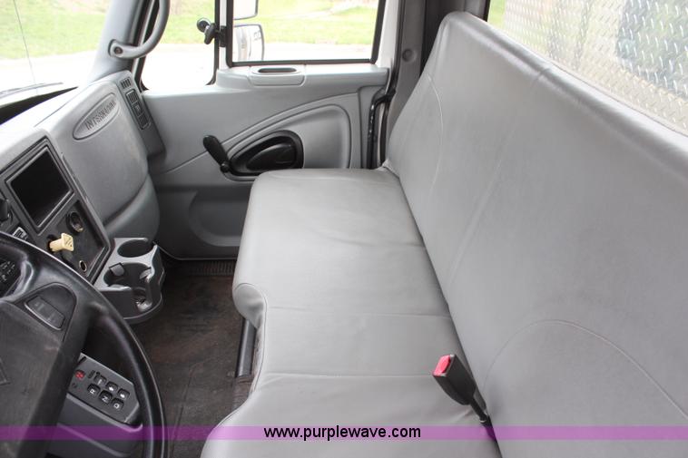 image for item H6014 2005 International DuraStar 4300 sewer jetter truck