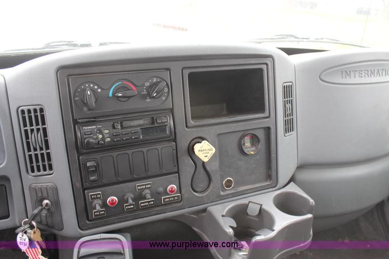 image for item H6014 2005 International DuraStar 4300 sewer jetter truck