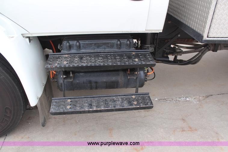 image for item H6014 2005 International DuraStar 4300 sewer jetter truck