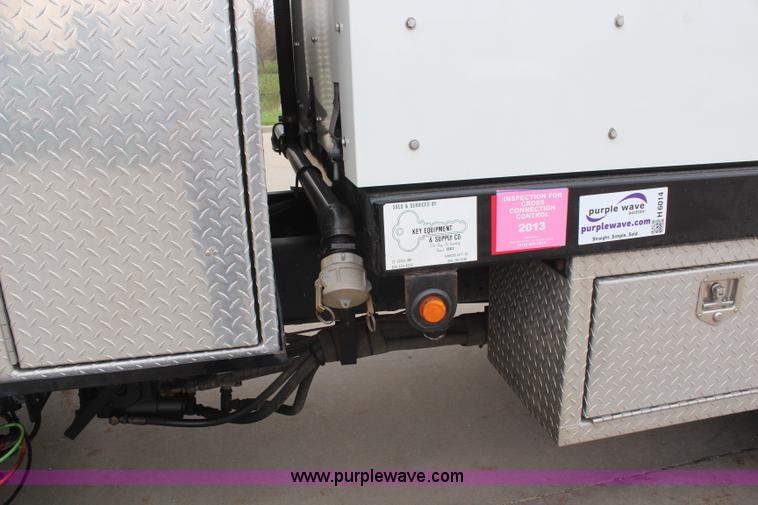 image for item H6014 2005 International DuraStar 4300 sewer jetter truck