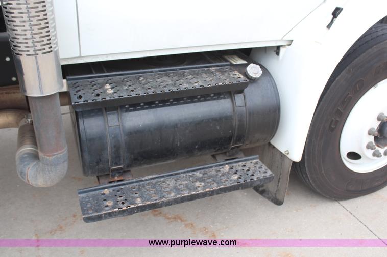 image for item H6014 2005 International DuraStar 4300 sewer jetter truck