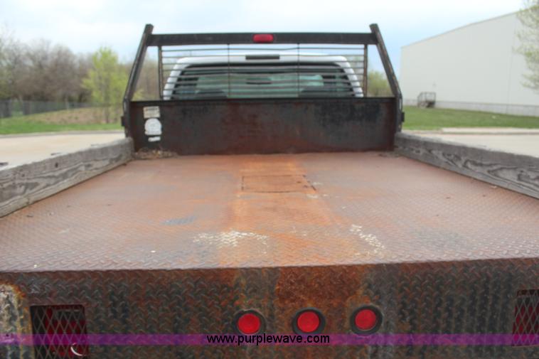 image for item H6015 2001 Ford F350 Super Duty XL flatbed truck