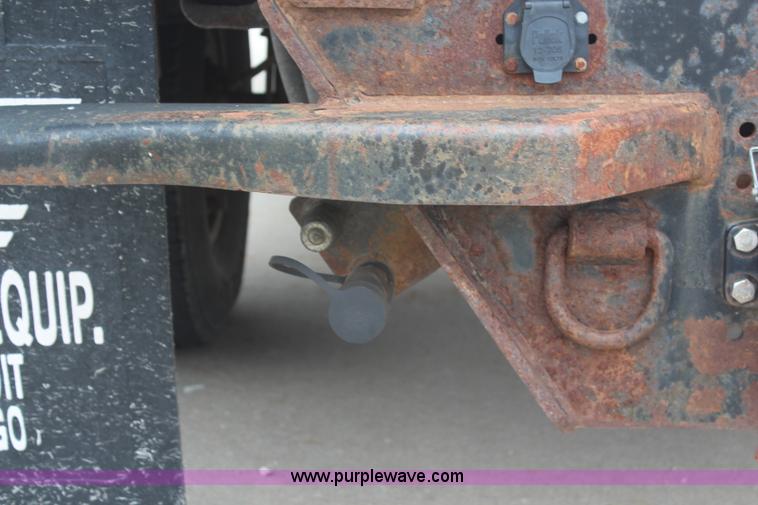 image for item H6015 2001 Ford F350 Super Duty XL flatbed truck