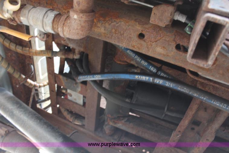 image for item H6015 2001 Ford F350 Super Duty XL flatbed truck