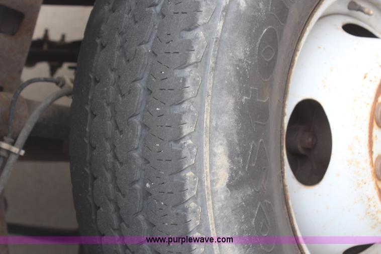 image for item H6015 2001 Ford F350 Super Duty XL flatbed truck