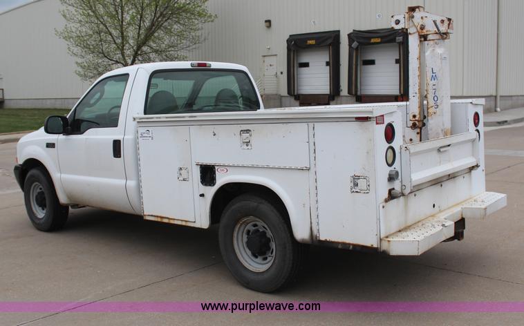 image for item H6016 2003 Ford F350 Super Duty XL utility truck