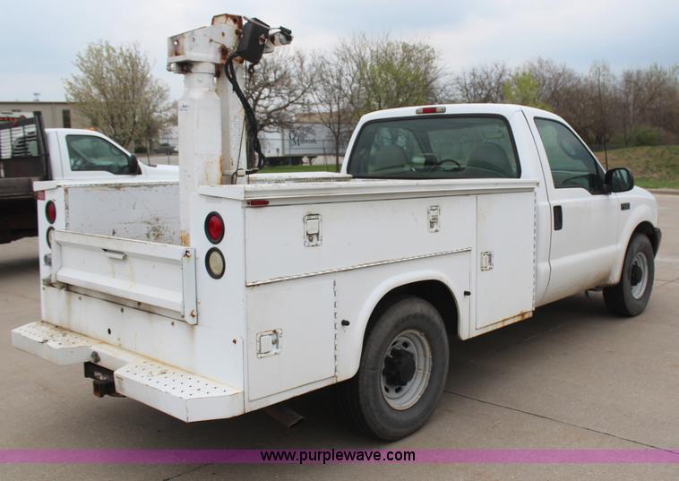 image for item H6016 2003 Ford F350 Super Duty XL utility truck