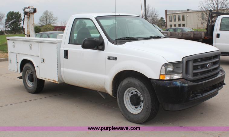 image for item H6016 2003 Ford F350 Super Duty XL utility truck