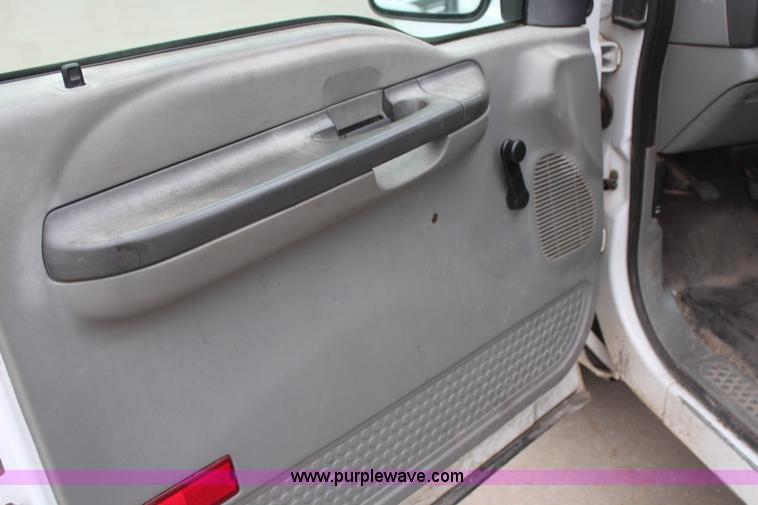 image for item H6016 2003 Ford F350 Super Duty XL utility truck