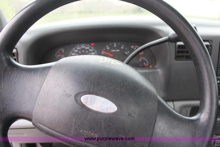 image for item H6016 2003 Ford F350 Super Duty XL utility truck