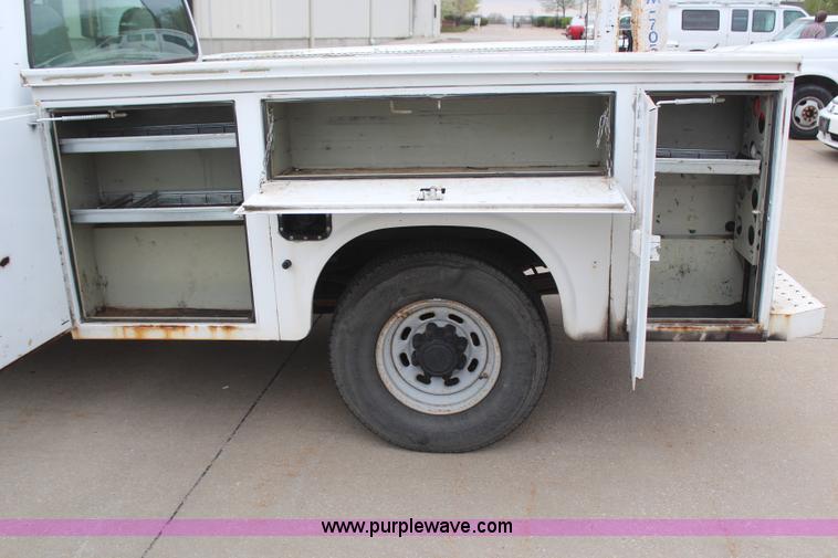 image for item H6016 2003 Ford F350 Super Duty XL utility truck